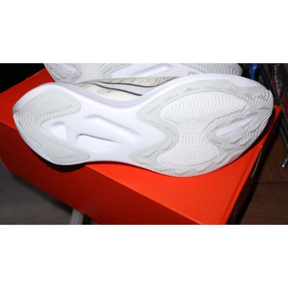 Nike BQ3203 001 Women's Sz 6 Platinum Tint/Metallic Zoom Gravity Running Shoes - Picture 8 of 8